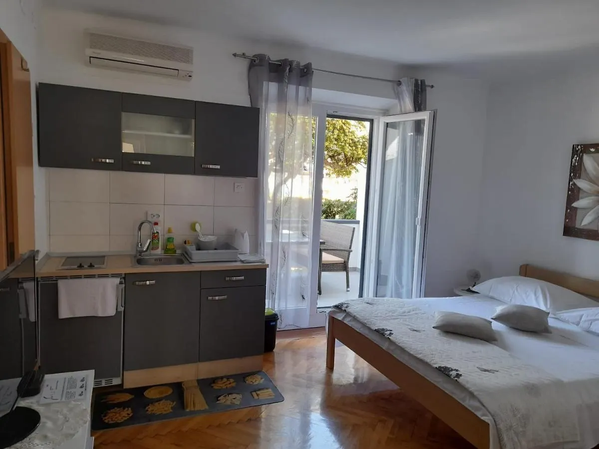 Rooms & Apartments Kaurloto Pag Island Pag Town