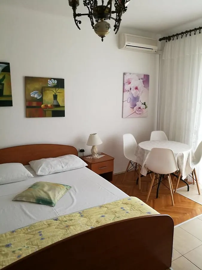 Rooms & Apartments Kaurloto Pag Island 3*, Pag Town