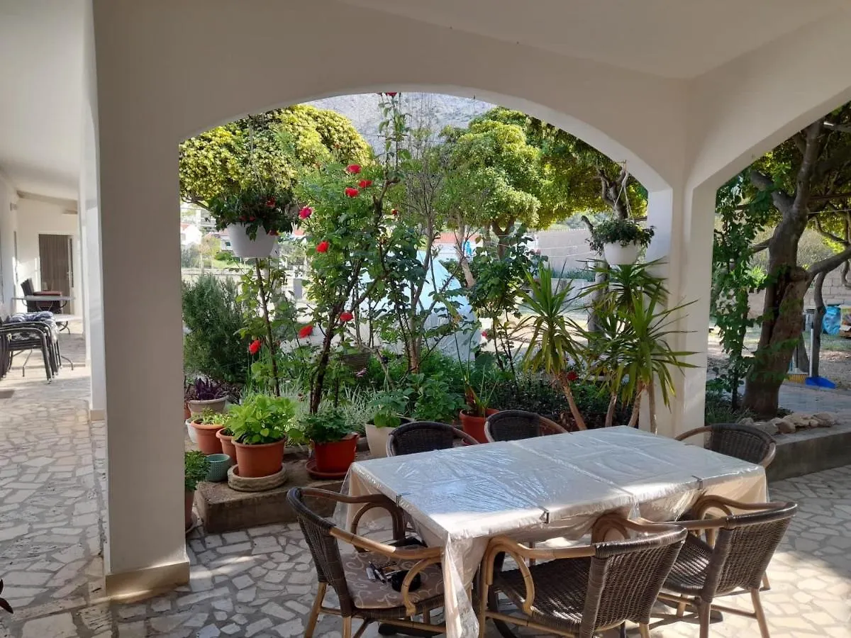 Rooms & Apartments Kaurloto Pag Town 3*,  Croacia
