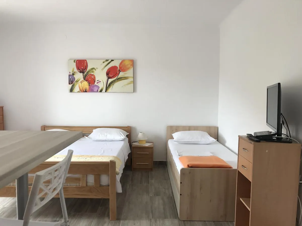 Rooms & Apartments Kaurloto Pag Town