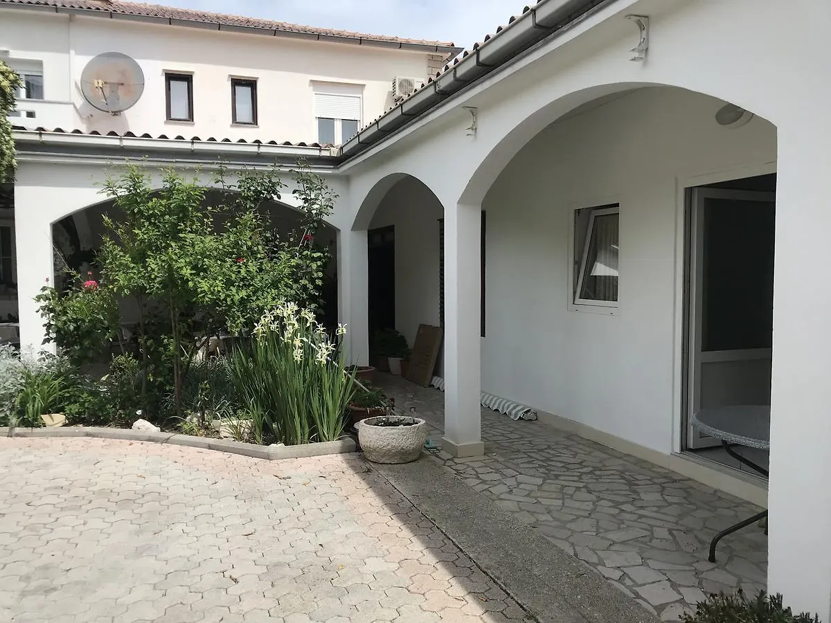 Rooms & Apartments Kaurloto Pag Town 3*,  Croacia