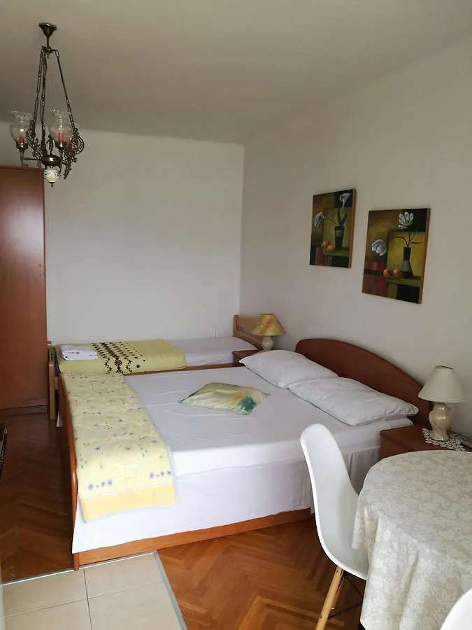 Rooms & Apartments Kaurloto Pag Town