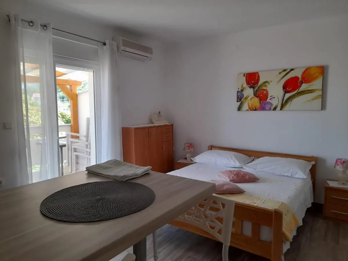 Rooms & Apartments Kaurloto Pag Town 3*,