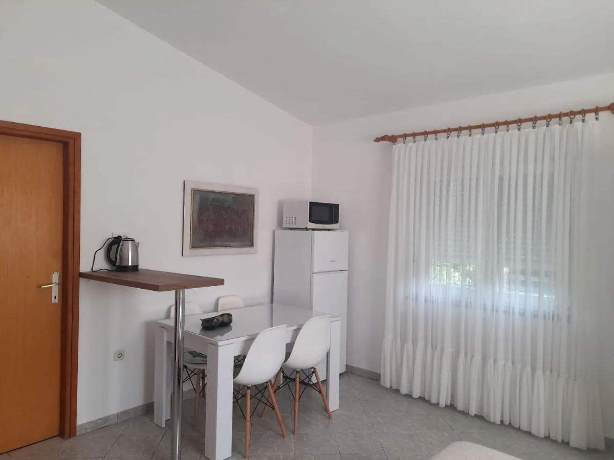 Guest house Rooms & Apartments Kaurloto Pag Island