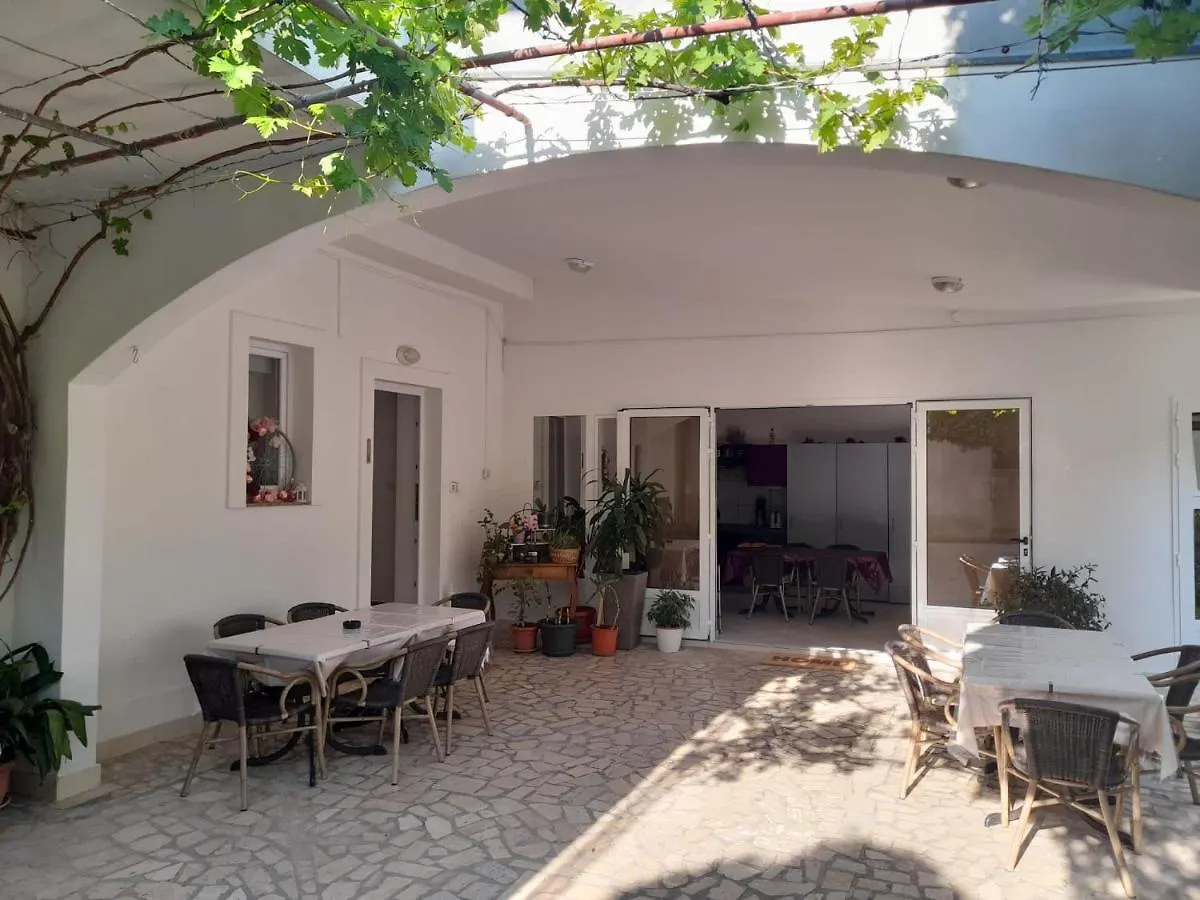 Rooms & Apartments Kaurloto Pag Town Croatie