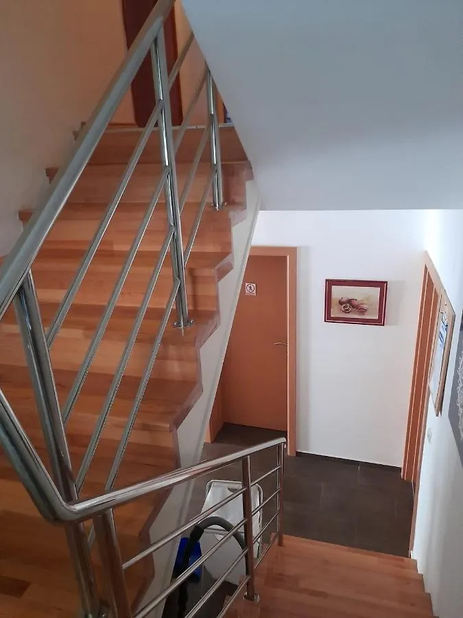 Guest house Rooms & Apartments Kaurloto Pag Island