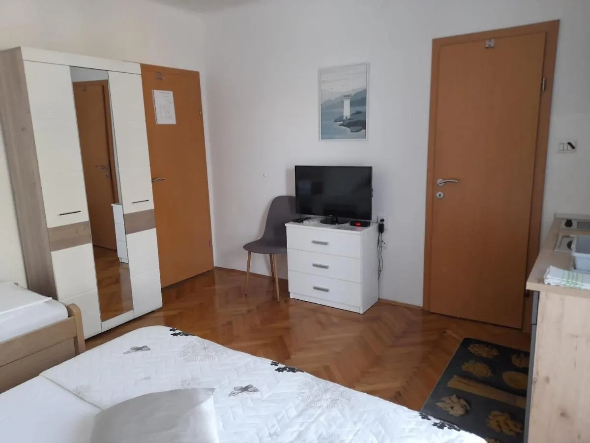 Rooms & Apartments Kaurloto Pag Town