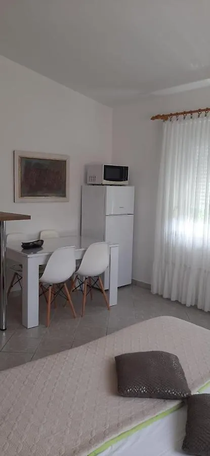 Maison d'hôtes Rooms & Apartments Kaurloto Pag Town