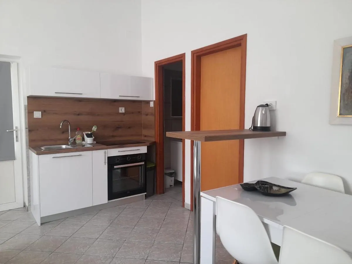 Rooms & Apartments Kaurloto Pag Town Croatie