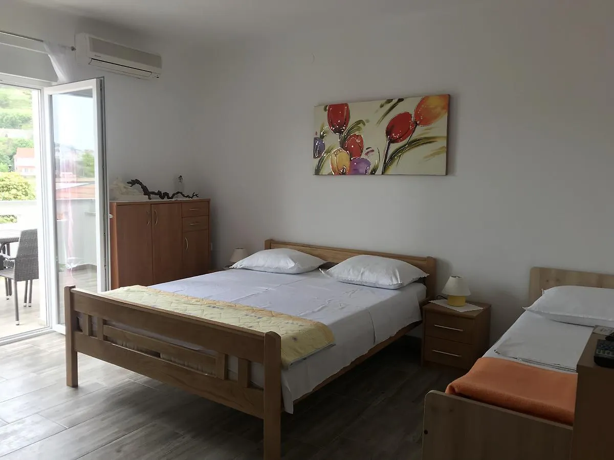 Rooms & Apartments Kaurloto Pag Town